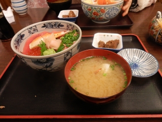 三色丼